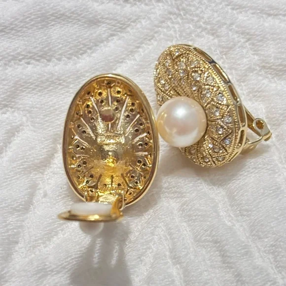Vintage NADRI Gold Tone Faux Pearl Clip On Earrings - Picture 3 of 5